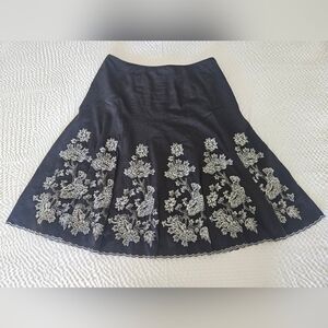 TAHARI A-Line Embroidered Skirt Lined 100% Cotton Womens 10 Black White